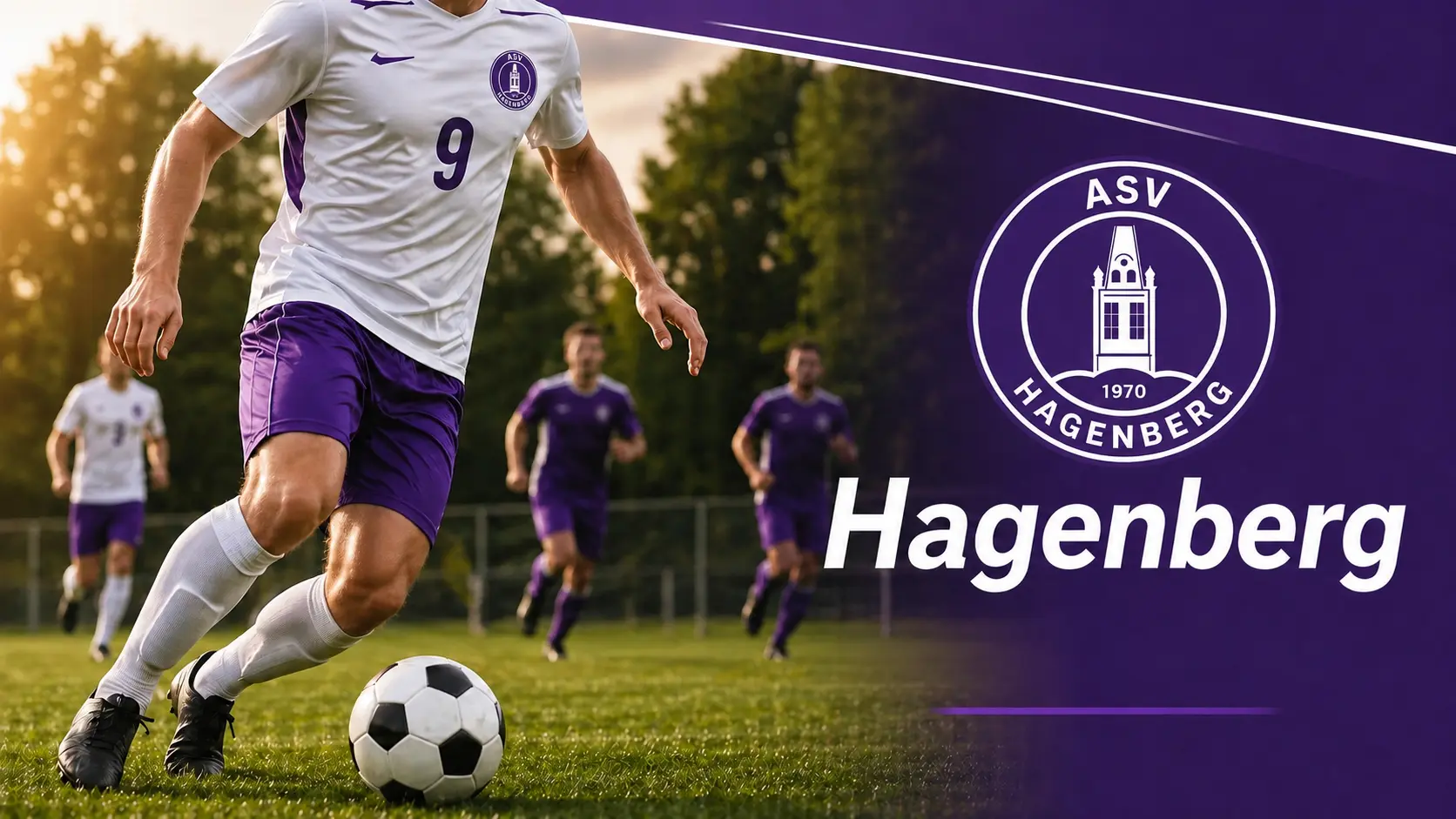 ASV Hagenberg mit Fußballspieler am Sportplatz
