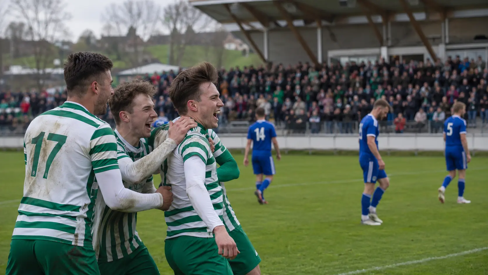 Spieler*innen aus Hagenberg feiern den Derbysieg gegen die TSU Wartberg