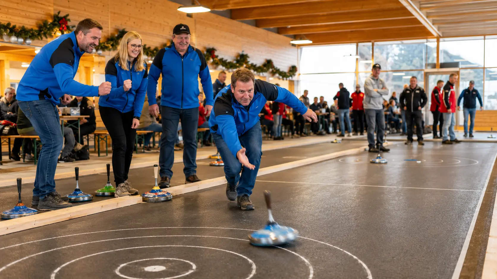 Teilnehmer*innen beim Stockturnier Hagenberg in der Stocksporthalle des ASV